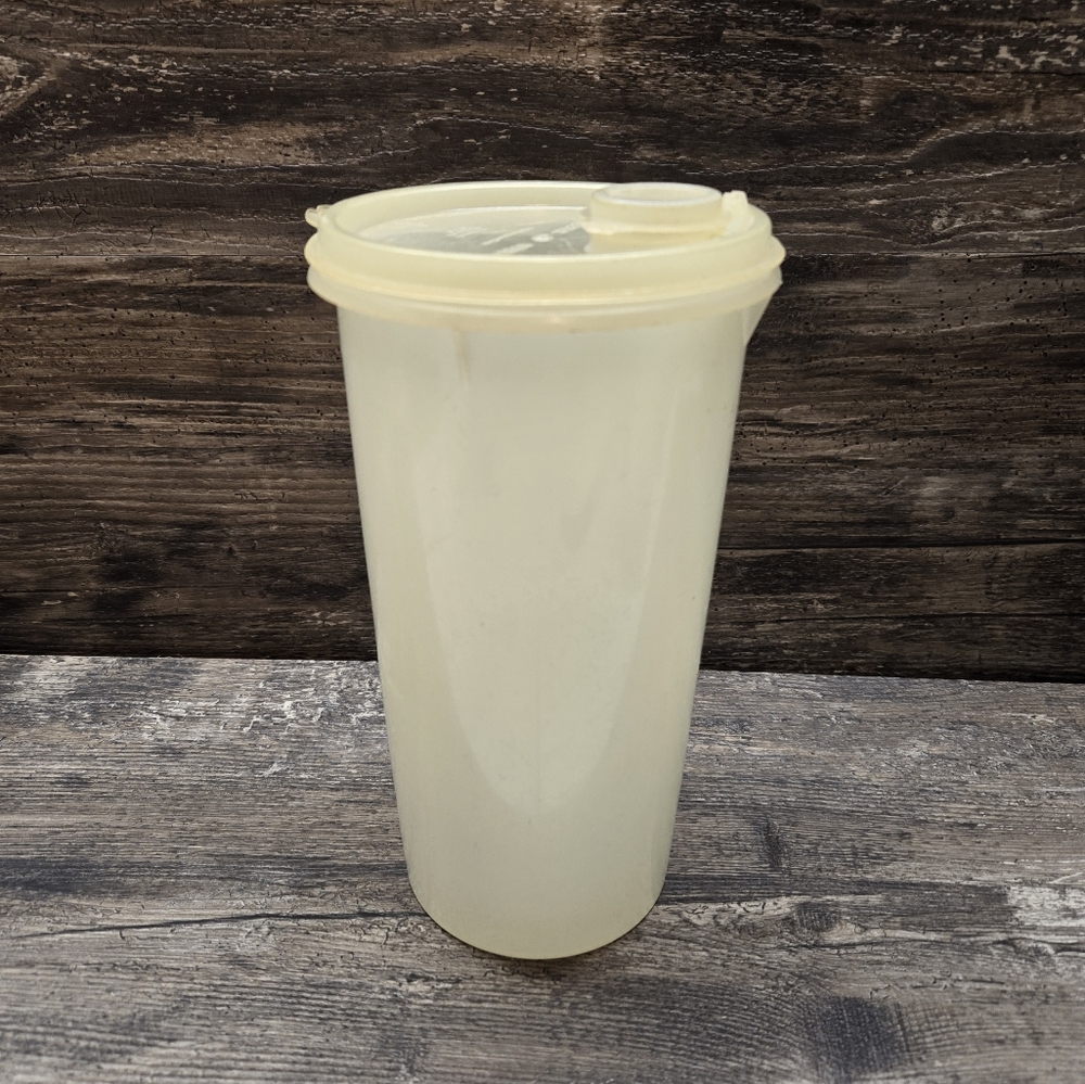 Vintage Tupperware 261-14 With Lid 563-19‎ Juice Container Drink Carrier Storage